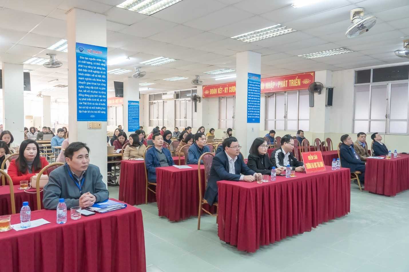 DỰ TRỰC TUYẾN HỘI NGHỊ VỀ ĐỘT PHÁ PHÁT TRIỂN KHOA HỌC CÔNG NGHỆ, ĐỔI MỚI SÁNG TẠO VÀ CHUYỂN ĐỔI SỐ QUỐC GIA